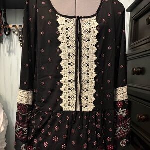 Elegant Black and Cream Floral top